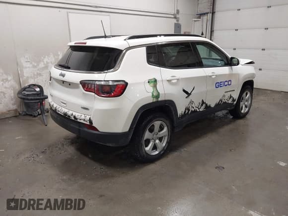 ✅ 2020 Jeep Compass Latitude • VIN: 3C4NJDBB9LT192597 • Lot: 43445567. Wystawiony na IAAI z przebiegiem 19 918 mil. Bezpłatny archiwum sprzedaży aukcyjnych z USA i szczegółowy raport historii pojazdu na DreamBid. Zdjęcie 4.