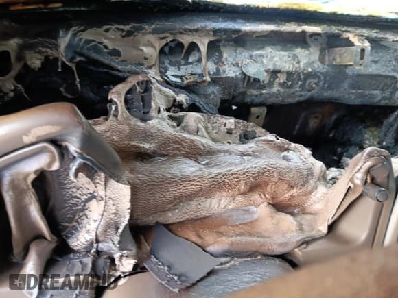 ✅ 2005 Ford Escape XLT • VIN: 1FMYU93165KC92924 • Lot: 46076435. Wystawiony na Copart z przebiegiem Nie podano. Bezpłatny archiwum sprzedaży aukcyjnych z USA i szczegółowy raport historii pojazdu na DreamBid. Zdjęcie 9.