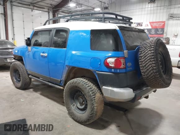 ✅ 2007 Toyota FJ Cruiser • VIN: JTEBU11F570080049 • Лот: 42873208. Опубликован ранее на IAAI с пробегом 255 743 миль. Бесплатный доступ к архиву аукционных продаж из США и подробный отчёт об истории автомобиля на DreamBid. Изображение 3.