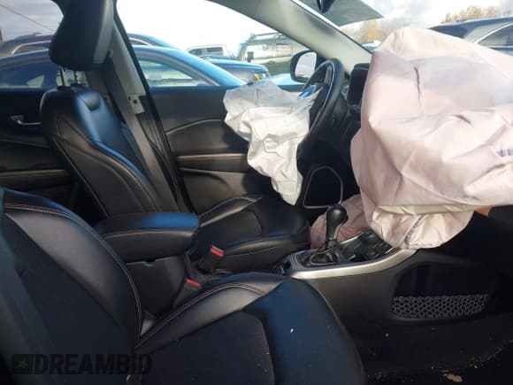 ✅ 2018 Jeep Compass Latitude • VIN: 3C4NJDBB8JT256657 • Лот: 43615859. Опубликован ранее на IAAI с пробегом 90 443 миль. Бесплатный доступ к архиву аукционных продаж из США и подробный отчёт об истории автомобиля на DreamBid. Изображение 5.