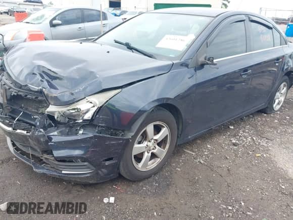 2015 Chevrolet Cruze LT z VIN 1G1PC5SB7F7269798, wystawiony jako IAAI lot #42601286 z przebiegiem Nie podano mil oraz . Historia ofert i sprzedaży dostępna na DreamBid. Obrazek 2.