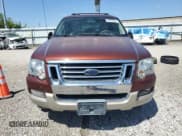 ✅ 2010 Ford Explorer Eddie Bauer • VIN: 1FMEU7EE3AUA40960 • Lot: 53076935. Wystawiony na Copart z przebiegiem 241 880 mil. Bezpłatny archiwum sprzedaży aukcyjnych z USA i szczegółowy raport historii pojazdu na DreamBid. Zdjęcie 5.