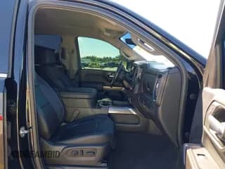 ✅ 2019 Chevrolet Silverado 1500 LTZ • VIN: 1GCUWEEDXKZ100887 • Lot: 43311929. Wystawiony na IAAI z przebiegiem 70 683 mil. Bezpłatny archiwum sprzedaży aukcyjnych z USA i szczegółowy raport historii pojazdu na DreamBid. Zdjęcie 5.