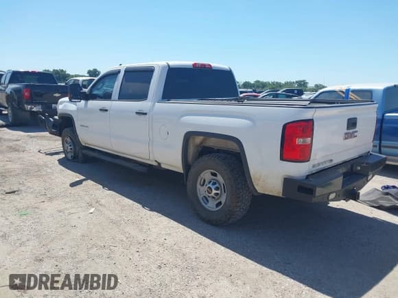 ✅ 2016 GMC Sierra 2500HD • VIN: 1GT12REG6GF243747 • Лот: 42824319. Опубликован ранее на IAAI с пробегом 135 221 миль. Бесплатный доступ к архиву аукционных продаж из США и подробный отчёт об истории автомобиля на DreamBid. Изображение 3.