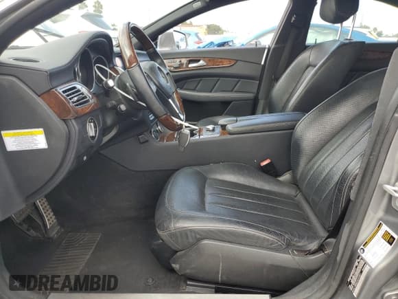 ✅ 2014 Mercedes-Benz CLS 550 • VIN: WDDLJ9BB6EA092851 • Lot: 89704795. Wystawiony na Copart z przebiegiem 118 191 mil. Bezpłatny archiwum sprzedaży aukcyjnych z USA i szczegółowy raport historii pojazdu na DreamBid. Zdjęcie 7.