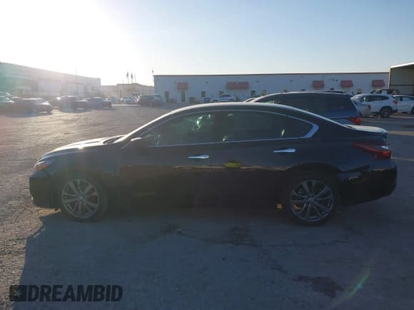 ✅ 2018 Nissan Altima SL • VIN: 1N4AL3AP9JC285697 • Lot: 43635083. Wystawiony na IAAI z przebiegiem 126 973 mil. Bezpłatny archiwum sprzedaży aukcyjnych z USA i szczegółowy raport historii pojazdu na DreamBid. Zdjęcie 14.