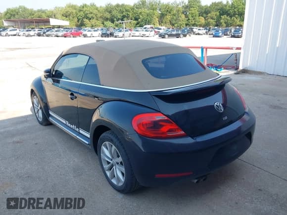✅ 2015 Volkswagen Beetle • VIN: 3VW5A7AT9FM816017 • Lot: 42731639. Wystawiony na IAAI z przebiegiem Nie podano. Bezpłatny archiwum sprzedaży aukcyjnych z USA i szczegółowy raport historii pojazdu na DreamBid. Zdjęcie 3.