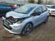 2017 Chevrolet Bolt EV Premier z VIN 1G1FX6S02H4178298, wystawiony jako Copart lot #82563903 z przebiegiem 56 444 mil mil oraz . Historia ofert i sprzedaży dostępna na DreamBid. Obrazek 1.