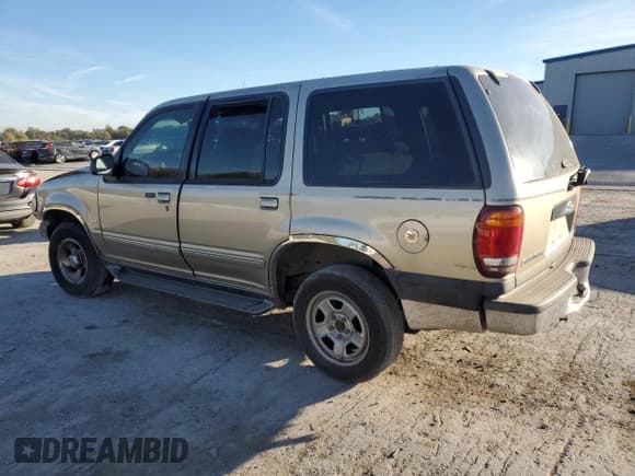 ✅ 2001 Ford Explorer XLT • VIN: 1FMZU83P81ZA74858 • Lot: 91258495. Wystawiony na Copart z przebiegiem 179 732 mil. Bezpłatny archiwum sprzedaży aukcyjnych z USA i szczegółowy raport historii pojazdu na DreamBid. Zdjęcie 2.
