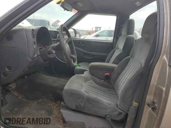 ✅ 2000 Chevrolet S-10 LS • VIN: 1GCCS1449YK139666 • Лот: 84090504. Опубликован ранее на Copart с пробегом 136 652 миль. Бесплатный доступ к архиву аукционных продаж из США и подробный отчёт об истории автомобиля на DreamBid. Изображение 7.