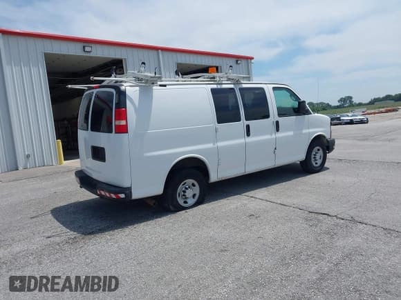 ✅ 2014 Chevrolet Express Cargo • VIN: 1GCWGFCA8E1198079 • Lot: 42632731. Listed on IAAI with 133,718 mi. Free auction sales archive from the USA and detailed vehicle history report at DreamBid. Image 4.