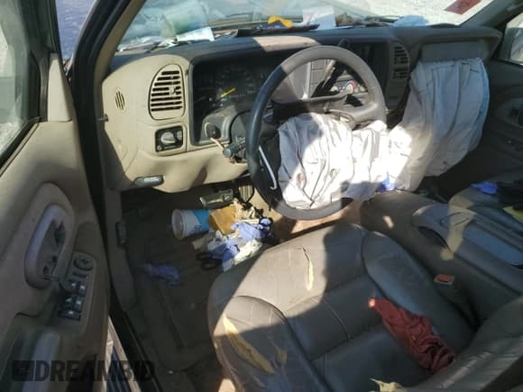 ✅ 1997 GMC Suburban • VIN: 3GKFK16R7VG514905 • Lot: 77410934. Wystawiony na Copart z przebiegiem 193 116 mil. Bezpłatny archiwum sprzedaży aukcyjnych z USA i szczegółowy raport historii pojazdu na DreamBid. Zdjęcie 8.