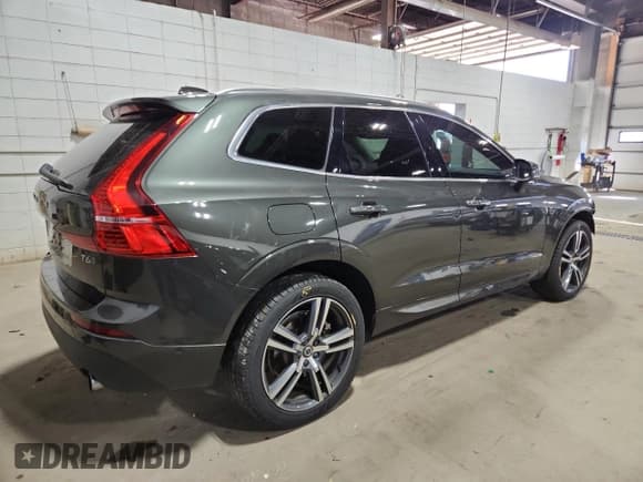 ✅ 2018 Volvo XC60 Momentum • VIN: LYVA22RK9JB073399 • Lot: 82436595. Wystawiony na Copart z przebiegiem 123 964 mil. Bezpłatny archiwum sprzedaży aukcyjnych z USA i szczegółowy raport historii pojazdu na DreamBid. Zdjęcie 3.