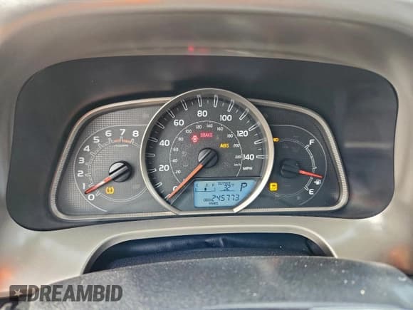 ✅ 2015 Toyota RAV4 LE • VIN: JTMBFREV2FJ042575 • Lot: 95667135. Listed on Copart with 245,773 mi. Free auction sales archive from the USA and detailed vehicle history report at DreamBid. Image 9.