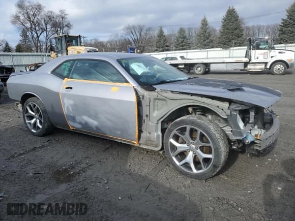 ✅ 2015 Dodge Challenger SXT Plus • VIN: 2C3CDZBG2FH835008 • Lot: 44277574. Wystawiony na Copart z przebiegiem Nie podano. Bezpłatny archiwum sprzedaży aukcyjnych z USA i szczegółowy raport historii pojazdu na DreamBid. Zdjęcie 4.
