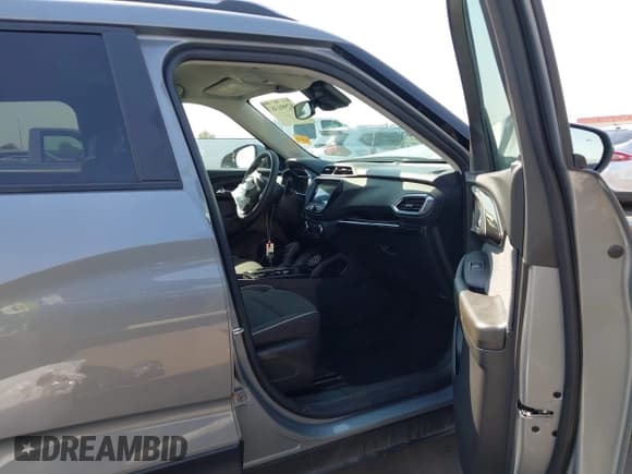 ✅ 2023 Chevrolet TrailBlazer LT • VIN: KL79MPSL6PB114382 • Лот: 42991387. Опубликован ранее на IAAI с пробегом 39 513 миль. Бесплатный доступ к архиву аукционных продаж из США и подробный отчёт об истории автомобиля на DreamBid. Изображение 5.