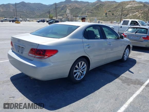 ✅ 2005 Lexus ES 350 • VIN: JTHBA30G155066473 • Lot: 42312214. Listed on IAAI with 163,569 mi. Free auction sales archive from the USA and detailed vehicle history report at DreamBid. Image 4.
