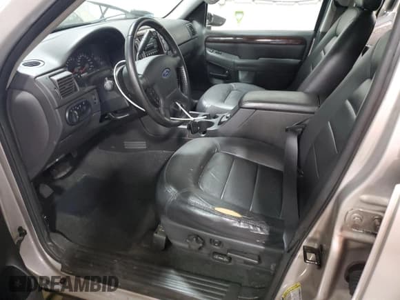 ✅ 2004 Ford Explorer Limited • VIN: 1FMDU75K34ZA86328 • Lot: 84895045. Wystawiony na Copart z przebiegiem 137 230 mil. Bezpłatny archiwum sprzedaży aukcyjnych z USA i szczegółowy raport historii pojazdu na DreamBid. Zdjęcie 7.