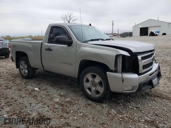 ✅ 2010 Chevrolet Silverado 1500 LT • VIN: 1GCPKSE01AZ109531 • Lot: 72520554. Listed on Copart with 195,306 mi. Free auction sales archive from the USA and detailed vehicle history report at DreamBid. Image 4.