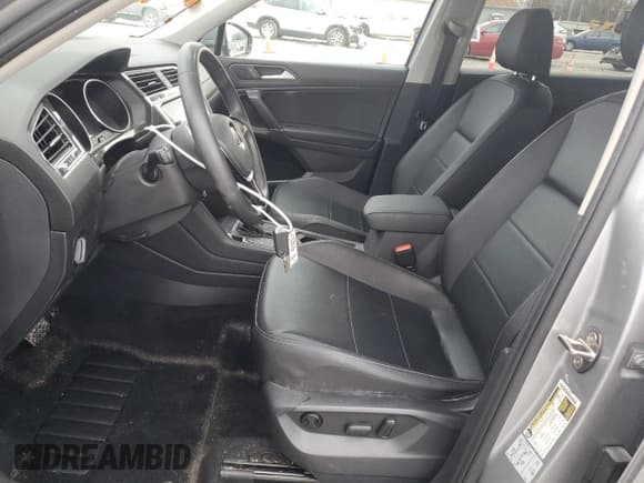 ✅ 2020 Volkswagen Tiguan SE • VIN: 3VV2B7AXXLM027460 • Lot: 92386305. Wystawiony na Copart z przebiegiem 94 422 mil. Bezpłatny archiwum sprzedaży aukcyjnych z USA i szczegółowy raport historii pojazdu na DreamBid. Zdjęcie 7.