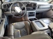 ✅ 2004 Chevrolet Suburban LT • VIN: 1GNEC16Z34J180543 • Лот: 44303975. Опубликован ранее на Copart с пробегом 270 011 миль. Бесплатный доступ к архиву аукционных продаж из США и подробный отчёт об истории автомобиля на DreamBid. Изображение 8.