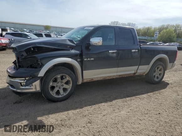 ✅ 2009 Dodge 1500 Laramie • VIN: 1D3HB18T99S731360 • Lot: 54969195. Wystawiony na Copart z przebiegiem 164 827 mil. Bezpłatny archiwum sprzedaży aukcyjnych z USA i szczegółowy raport historii pojazdu na DreamBid. Zdjęcie 1.