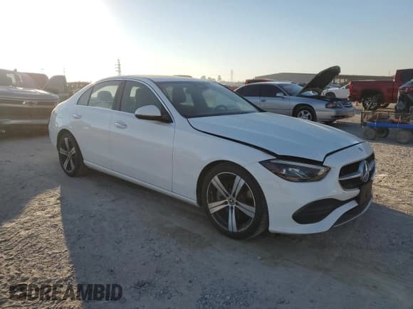 ✅ 2022 Mercedes-Benz C 300 • VIN: W1KAF4GB9NR008009 • Лот: 86316735. Опубликован ранее на Copart с пробегом 61 082 миль. Бесплатный доступ к архиву аукционных продаж из США и подробный отчёт об истории автомобиля на DreamBid. Изображение 4.