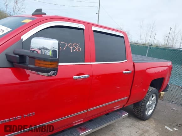 ✅ 2015 Chevrolet Silverado 2500HD LTZ • VIN: 1GC1KWE83FF616085 • Lot: 41987956. Listed on IAAI with 72,950 mi. Free auction sales archive from the USA and detailed vehicle history report at DreamBid. Image 14.