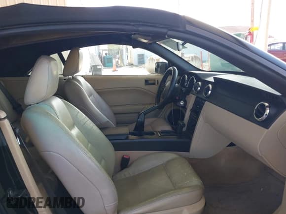 ✅ 2007 Ford Mustang Deluxe • VIN: 1ZVFT84N875287023 • Lot: 43100358. Wystawiony na IAAI z przebiegiem 173 528 mil. Bezpłatny archiwum sprzedaży aukcyjnych z USA i szczegółowy raport historii pojazdu na DreamBid. Zdjęcie 5.