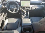 ✅ 2024 Toyota Tacoma SR5 • VIN: 3TMLB5JN1RM078943 • Lot: 69652215. Wystawiony na Copart z przebiegiem 10 369 mil. Bezpłatny archiwum sprzedaży aukcyjnych z USA i szczegółowy raport historii pojazdu na DreamBid. Zdjęcie 8.