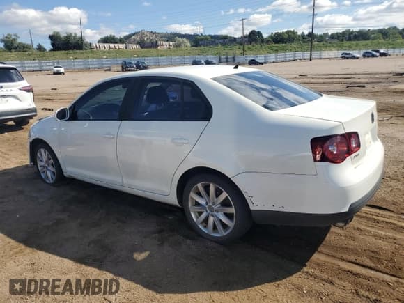 ✅ 2008 Volkswagen Jetta S • VIN: 3VWJM71K38M184163 • Лот: 81154585. Опубликован ранее на Copart с пробегом 220 494 миль. Бесплатный доступ к архиву аукционных продаж из США и подробный отчёт об истории автомобиля на DreamBid. Изображение 2.