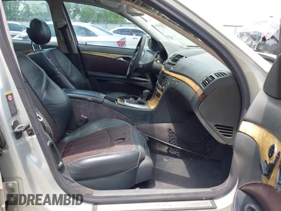 ✅ 2005 Mercedes-Benz E 55 AMG • VIN: WDBUF76J75A648427 • Лот: 42249423. Опубликован ранее на IAAI с пробегом 155 670 миль. Бесплатный доступ к архиву аукционных продаж из США и подробный отчёт об истории автомобиля на DreamBid. Изображение 5.