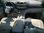 ✅ 2010 Toyota Highlander • VIN: 5TDZK3EH6AS017501 • Lot: 52640925. Listed on Copart with 232,285 mi. Free auction sales archive from the USA and detailed vehicle history report at DreamBid. Image 8.