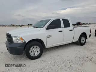 2019 Ram 1500 Tradesman z VIN 1C6RR6FG7KS710466, wystawiony jako Copart lot #87183995 z przebiegiem 134 713 mil mil oraz Czysty tytuł • Clean title. Historia ofert i sprzedaży dostępna na DreamBid. Obrazek 1.