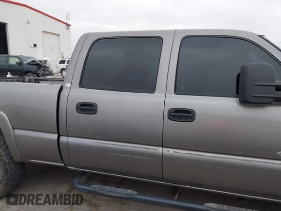 ✅ 2007 Chevrolet Silverado 2500HD LT1 • VIN: 1GCHK23D77F130386 • Lot: 42109924. Wystawiony na IAAI z przebiegiem 137 741 mil. Bezpłatny archiwum sprzedaży aukcyjnych z USA i szczegółowy raport historii pojazdu na DreamBid. Zdjęcie 13.