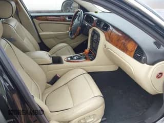 ✅ 2007 Jaguar XJ Series XJ8 • VIN: SAJWA71B07SH12611 • Lot: 43352012. Wystawiony na IAAI z przebiegiem 253 614 mil. Bezpłatny archiwum sprzedaży aukcyjnych z USA i szczegółowy raport historii pojazdu na DreamBid. Zdjęcie 5.