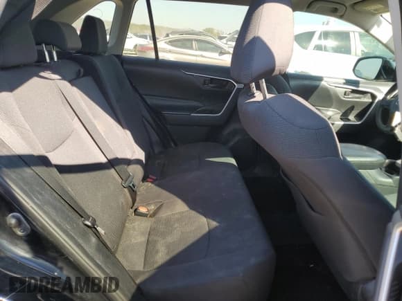 ✅ 2019 Toyota RAV4 LE • VIN: 2T3F1RFV1KC007716 • Лот: 86836305. Опубликован ранее на Copart с пробегом 190 242 миль. Бесплатный доступ к архиву аукционных продаж из США и подробный отчёт об истории автомобиля на DreamBid. Изображение 11.