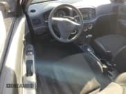 ✅ 2010 Hyundai Accent GS • VIN: KMHCM3AC8AU163948 • Лот: 84078474. Опубликован ранее на Copart с пробегом 39 257 миль. Бесплатный доступ к архиву аукционных продаж из США и подробный отчёт об истории автомобиля на DreamBid. Изображение 8.