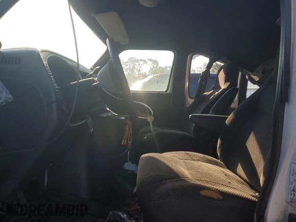 ✅ 2002 Dodge Passenger • VIN: 2B5WB35Z32K131768 • Lot: 74399064. Listed on Copart with 161,341 mi. Free auction sales archive from the USA and detailed vehicle history report at DreamBid. Image 7.