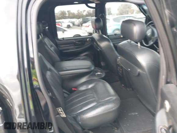 ✅ 2002 Lincoln Blackwood • VIN: 5LTEW05A52KJ02615 • Lot: 42136233. Wystawiony na IAAI z przebiegiem 274 249 mil. Bezpłatny archiwum sprzedaży aukcyjnych z USA i szczegółowy raport historii pojazdu na DreamBid. Zdjęcie 8.