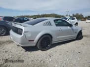 ✅ 2007 Ford Mustang GT Deluxe • VIN: 1ZVHT82H675261283 • Лот: 89476575. Опубликован ранее на Copart с пробегом 104 388 миль. Бесплатный доступ к архиву аукционных продаж из США и подробный отчёт об истории автомобиля на DreamBid. Изображение 3.