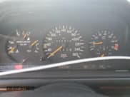 ✅ 1993 Mercedes-Benz E 320 • VIN: WDBEA32E2PB985394 • Lot: 65040584. Wystawiony na Copart z przebiegiem 260 519 mil. Bezpłatny archiwum sprzedaży aukcyjnych z USA i szczegółowy raport historii pojazdu na DreamBid. Zdjęcie 9.