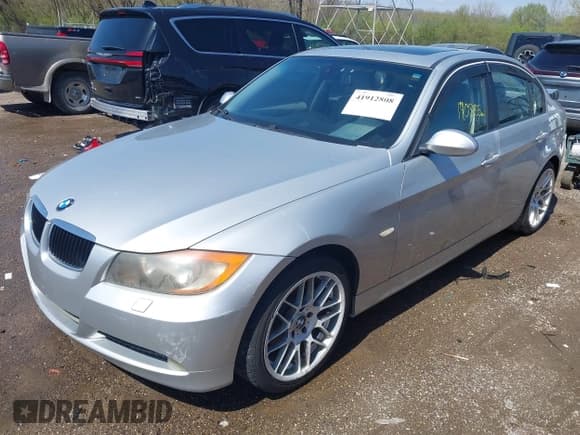 ✅ 2006 BMW 3 Series 325i • VIN: WBAVB13556PT00062 • Lot: 41912808. Listed on IAAI with 190,885 mi. Free auction sales archive from the USA and detailed vehicle history report at DreamBid. Image 2.