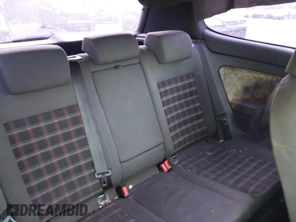 ✅ 2009 Volkswagen Golf GTI • VIN: WVWEV71K49W103674 • Lot: 43906525. Wystawiony na IAAI z przebiegiem 152 311 mil. Bezpłatny archiwum sprzedaży aukcyjnych z USA i szczegółowy raport historii pojazdu na DreamBid. Zdjęcie 8.