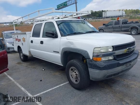 ✅ 2002 Chevrolet Silverado 2500HD LS • VIN: 1GCHC23G32F125153 • Lot: 42057473. Wystawiony na IAAI z przebiegiem 262 138 mil. Bezpłatny archiwum sprzedaży aukcyjnych z USA i szczegółowy raport historii pojazdu na DreamBid. Zdjęcie 1.
