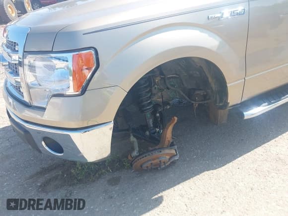 ✅ 2013 Ford F-150 XL • VIN: 1FTEX1CMXDFC62133 • Lot: 42567537. Wystawiony na IAAI z przebiegiem 132 668 mil. Bezpłatny archiwum sprzedaży aukcyjnych z USA i szczegółowy raport historii pojazdu na DreamBid. Zdjęcie 6.