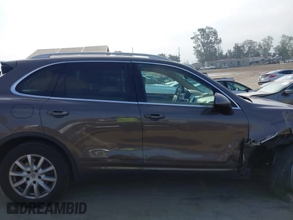 ✅ 2013 Porsche Cayenne • VIN: WP1AA2A27DLA12307 • Lot: 42310717. Wystawiony na IAAI z przebiegiem 175 679 mil. Bezpłatny archiwum sprzedaży aukcyjnych z USA i szczegółowy raport historii pojazdu na DreamBid. Zdjęcie 13.