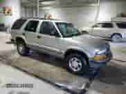 2000 Chevrolet Blazer LT with VIN 1GNDT13W8Y2260247, listed as a Copart auction lot 61902915 with 280,378 mi miles and Salvage title. Bid and sale history available at DreamBid. Image 4.