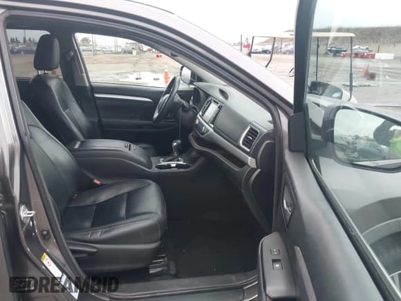 ✅ 2014 Toyota Highlander XLE • VIN: 5TDJKRFH5ES026906 • Lot: 43631888. Wystawiony na IAAI z przebiegiem 128 681 mil. Bezpłatny archiwum sprzedaży aukcyjnych z USA i szczegółowy raport historii pojazdu na DreamBid. Zdjęcie 5.