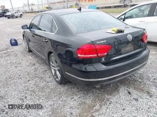 ✅ 2014 Volkswagen Passat SEL Premium • VIN: 1VWCT7A30EC051328 • Lot: 43597459. Wystawiony na IAAI z przebiegiem 161 285 mil. Bezpłatny archiwum sprzedaży aukcyjnych z USA i szczegółowy raport historii pojazdu na DreamBid. Zdjęcie 3.